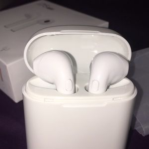 NWT AIRPODS